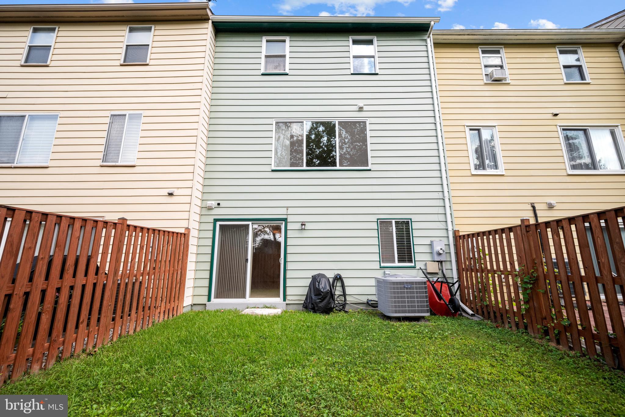 8220 Stationhouse Ct