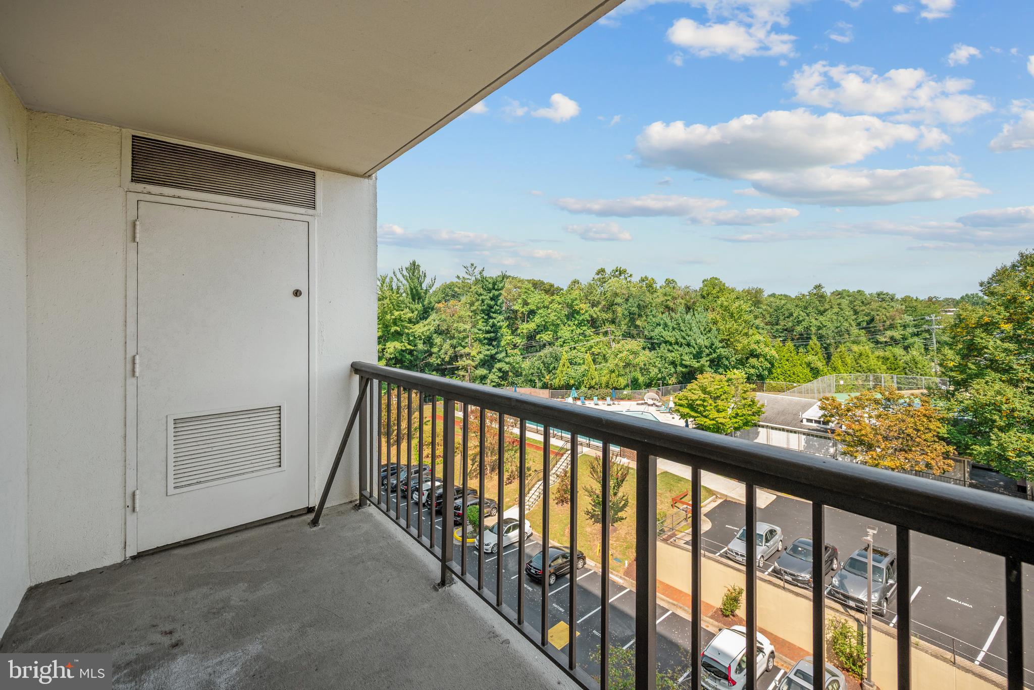 3800 POWELL LANE 830