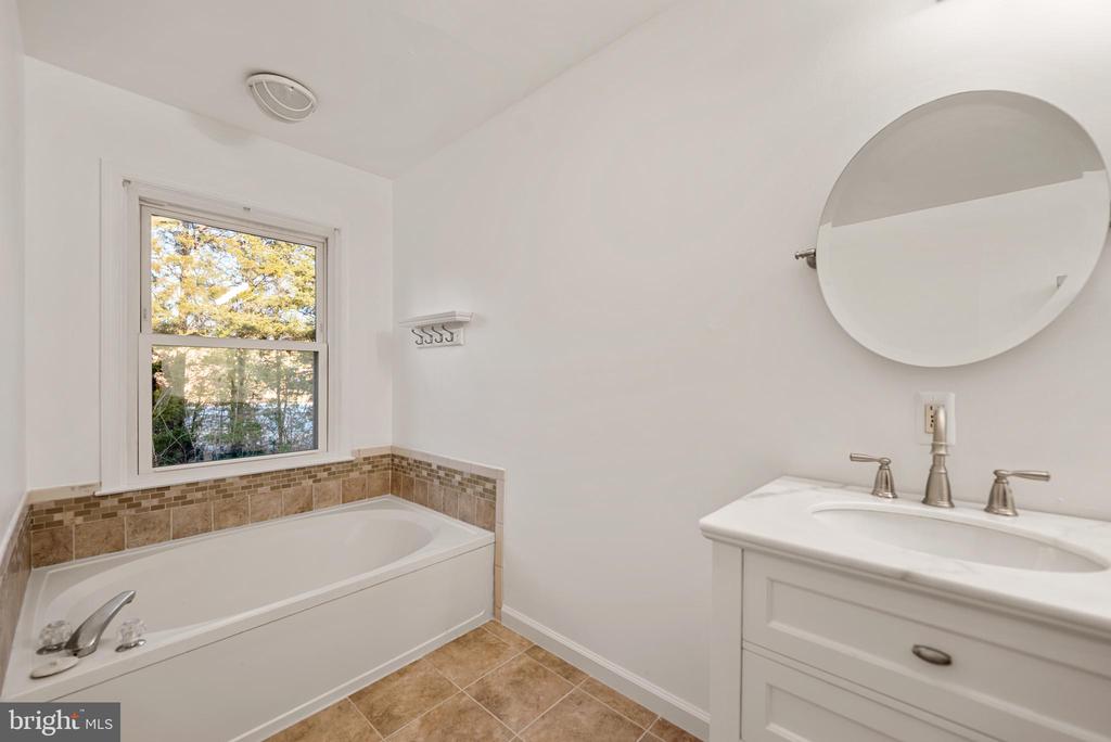 6104 OLD BRENTFORD COURT