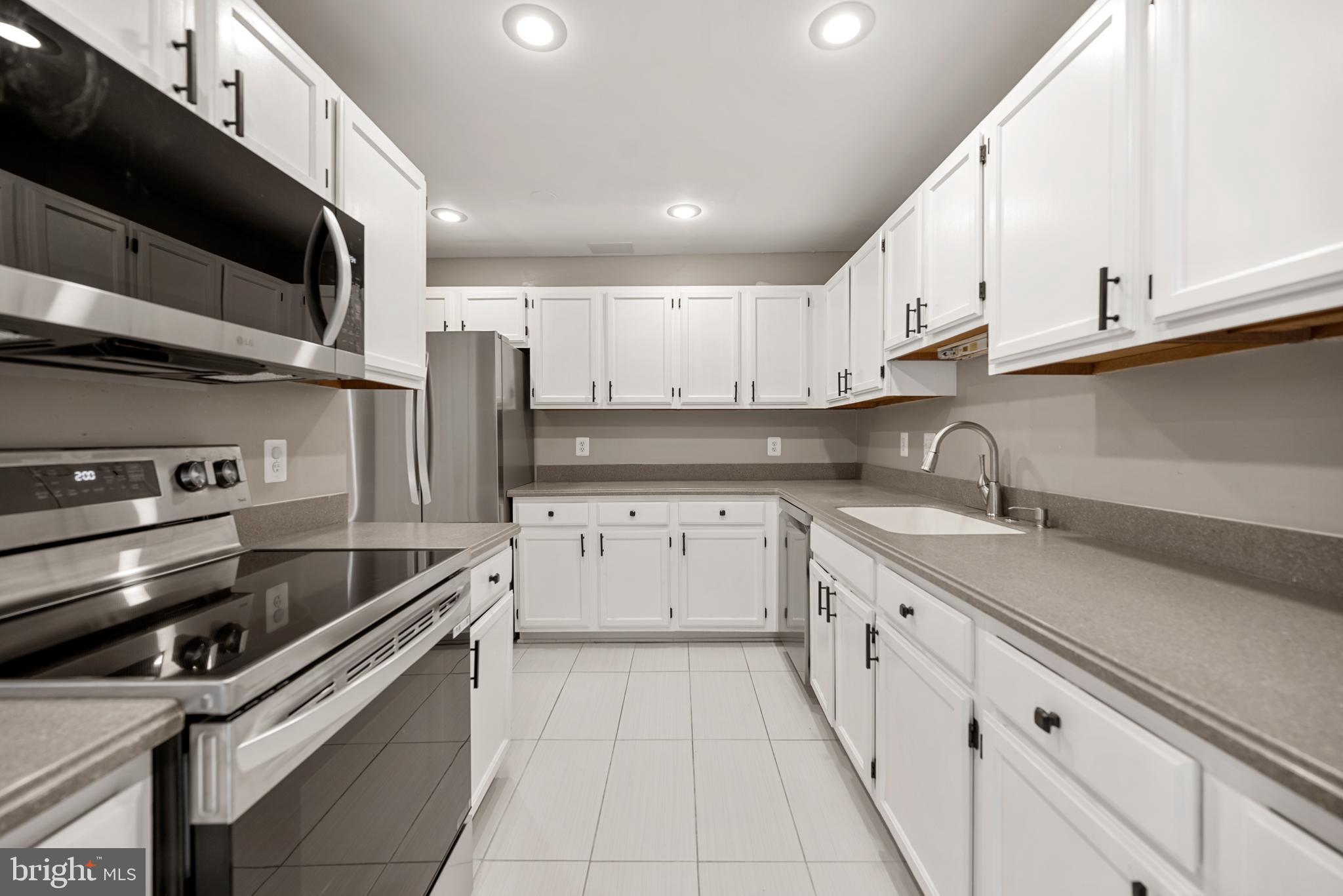 6104 OLD BRENTFORD COURT