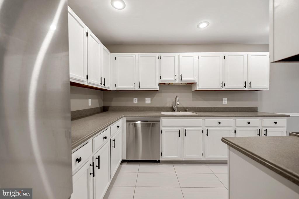 6104 OLD BRENTFORD COURT