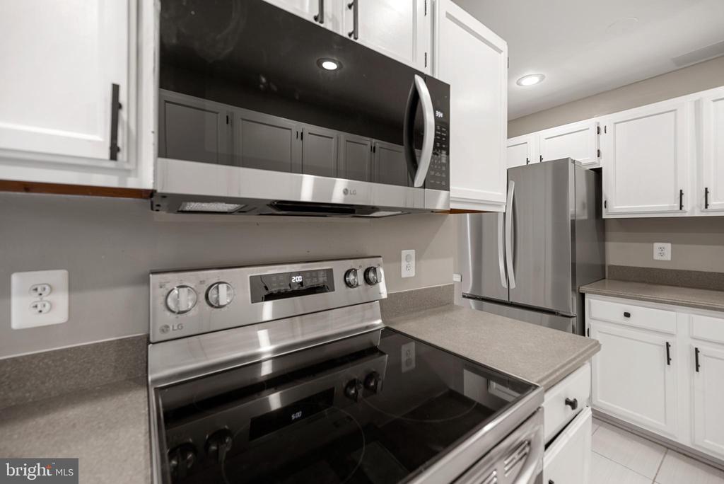 6104 OLD BRENTFORD COURT
