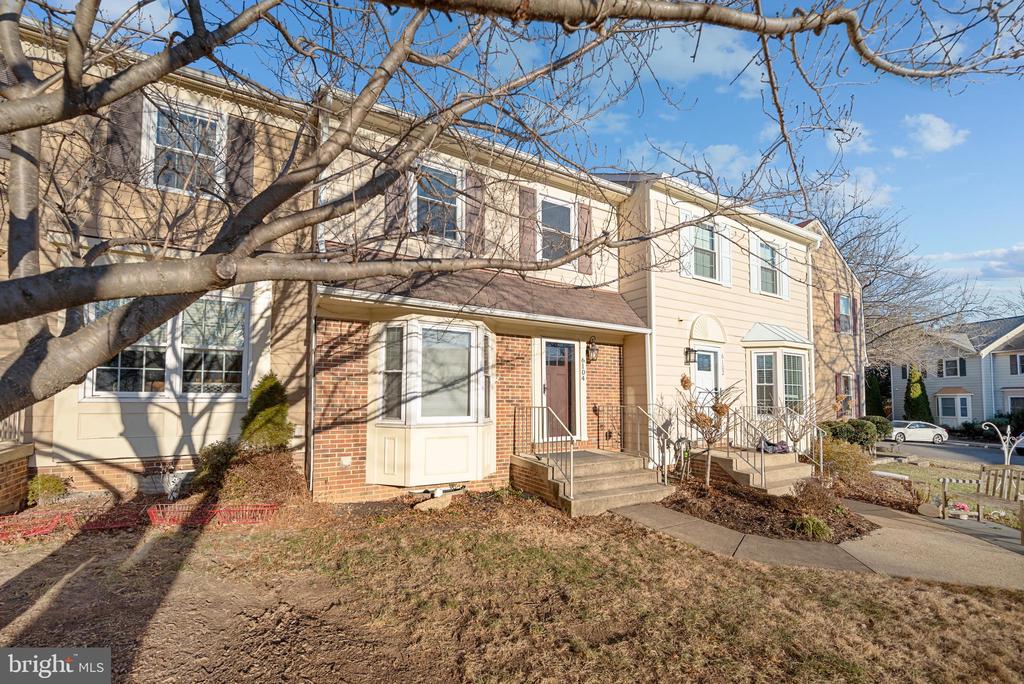 6104 OLD BRENTFORD COURT