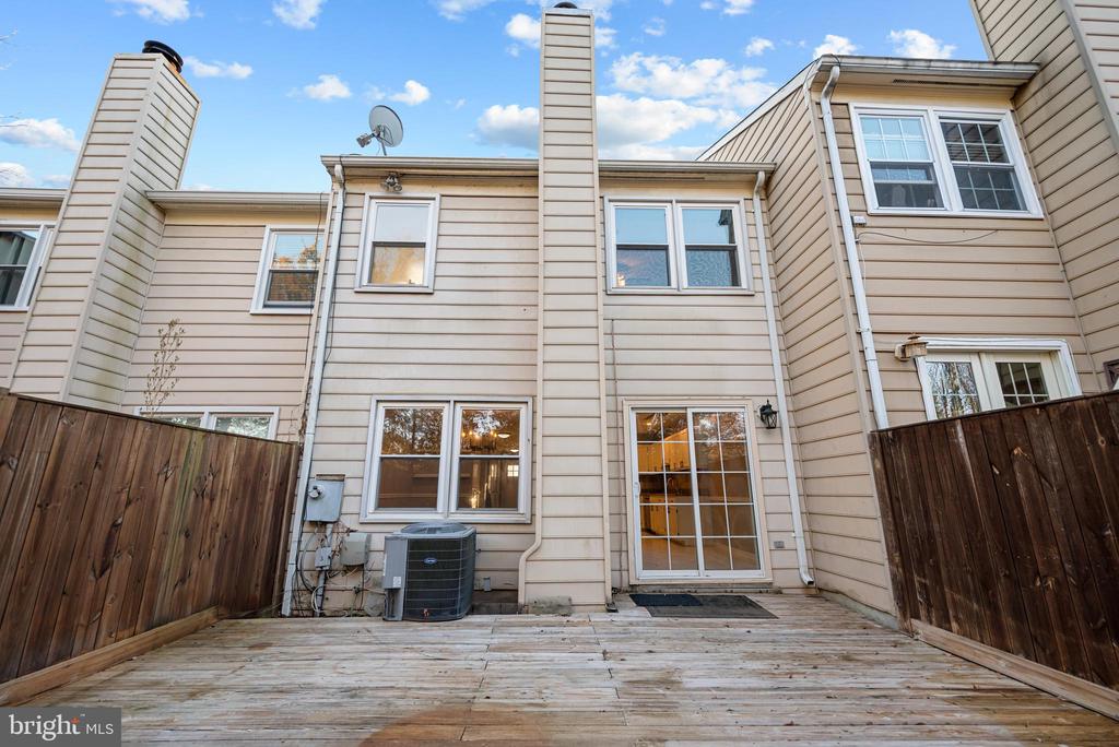 6104 OLD BRENTFORD COURT