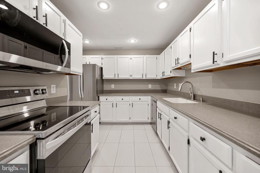 6104 OLD BRENTFORD COURT