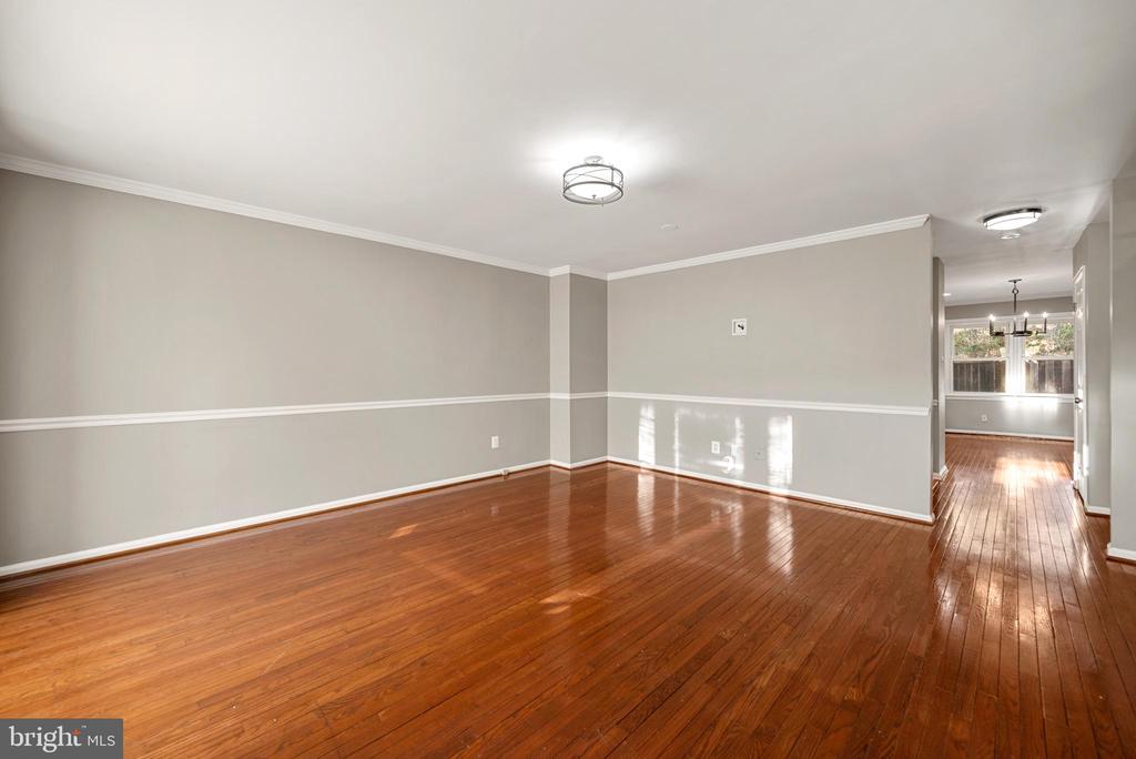6104 OLD BRENTFORD COURT