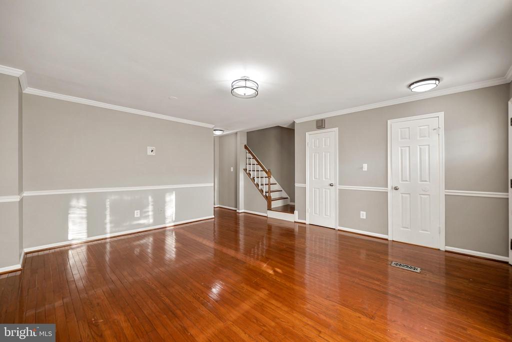 6104 OLD BRENTFORD COURT