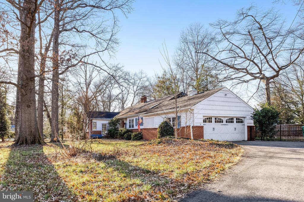 9232 FOREST HAVEN DRIVE