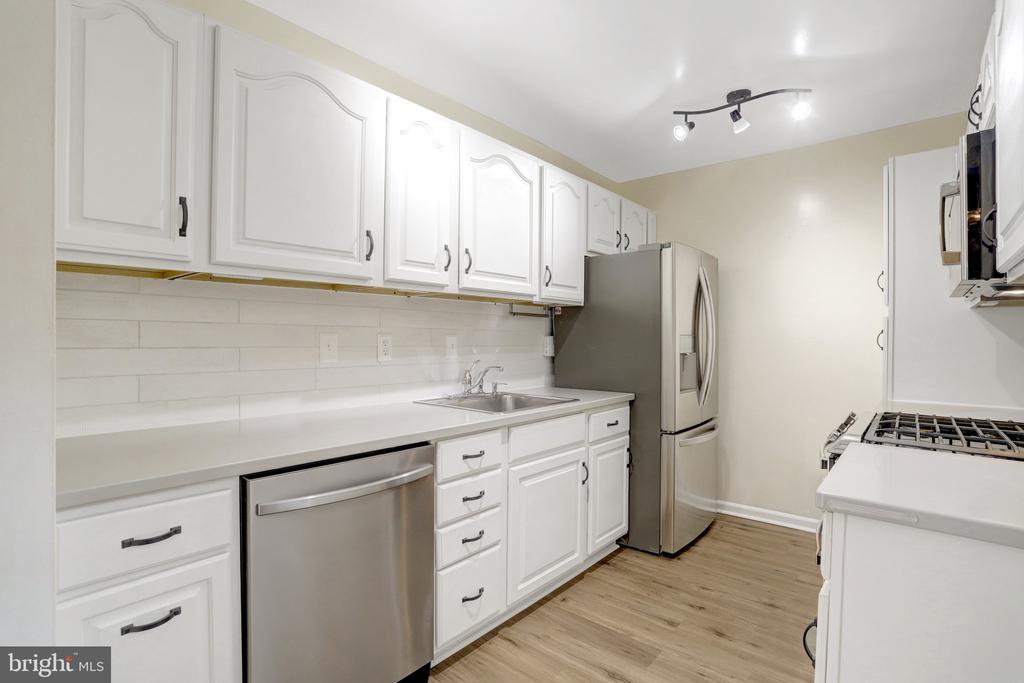 2800 JOSEPH MAKELL COURT