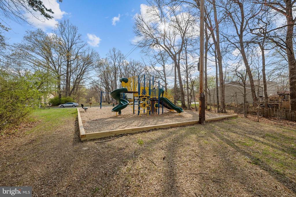 8463 YELLOW LEAF COURT