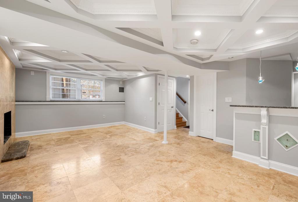 8463 YELLOW LEAF COURT