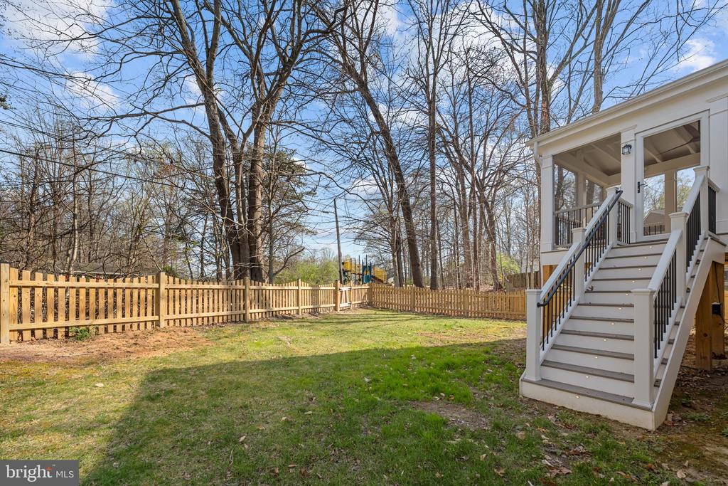 8463 YELLOW LEAF COURT