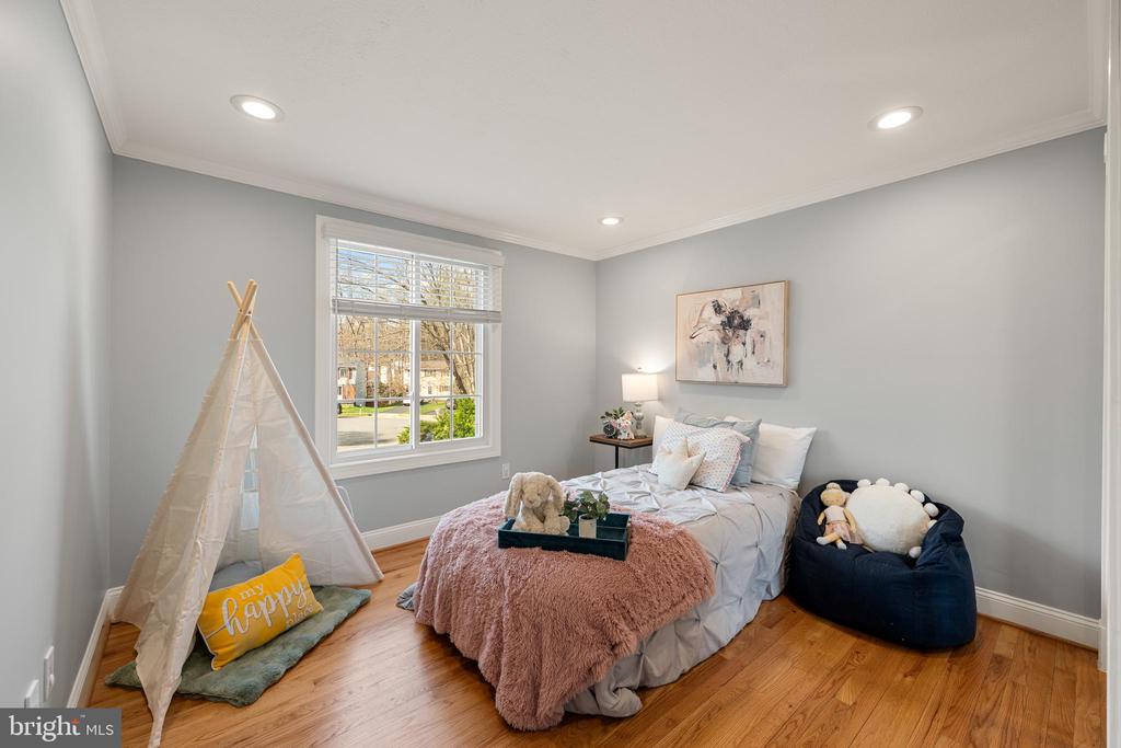 8463 YELLOW LEAF COURT