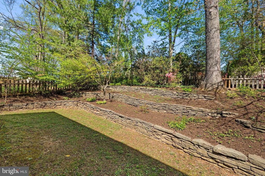 6703 NORVIEW COURT