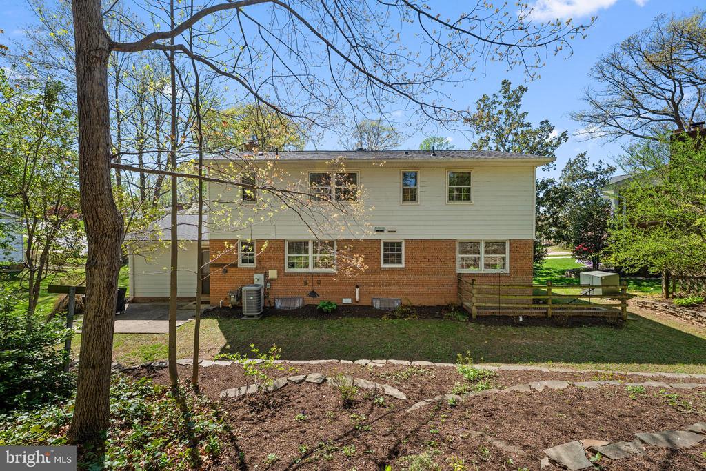 6703 NORVIEW COURT