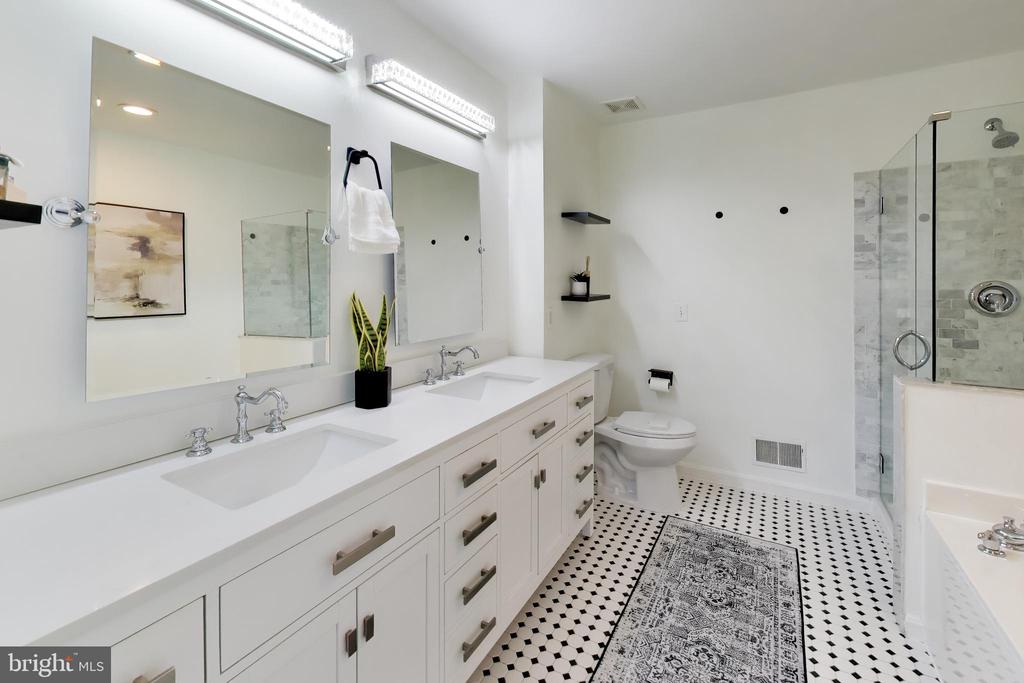 7516 LAMOYNE COURT