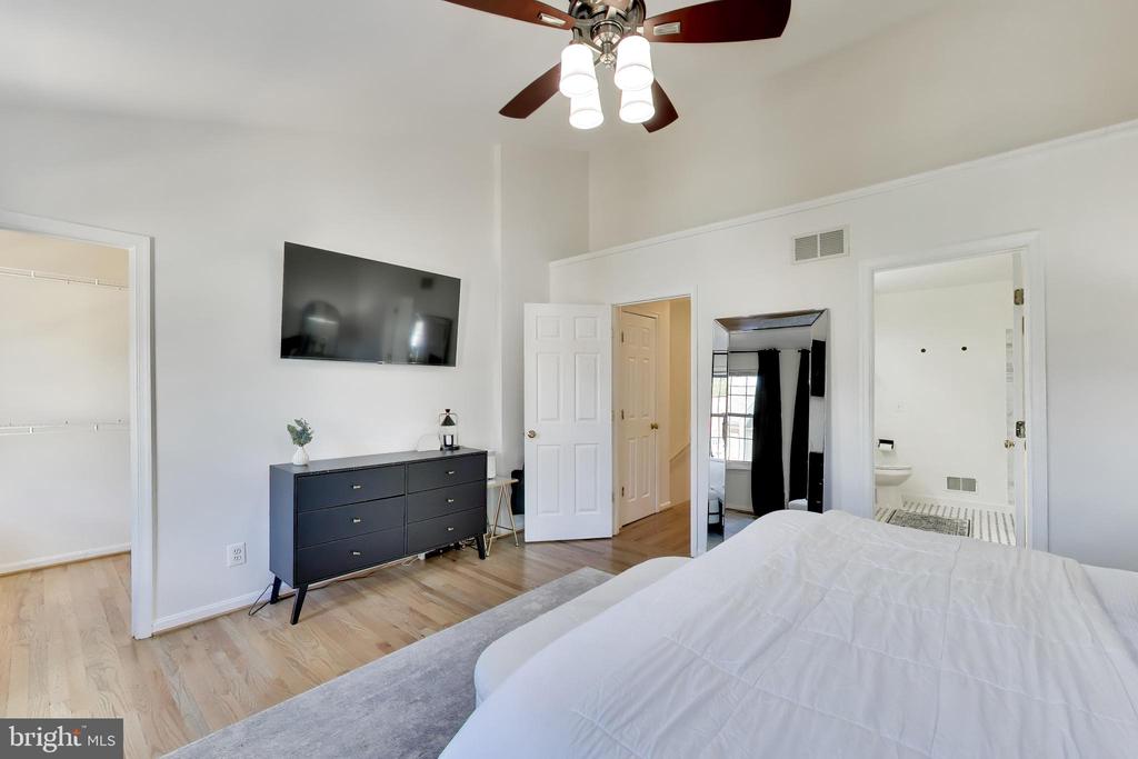 7516 LAMOYNE COURT
