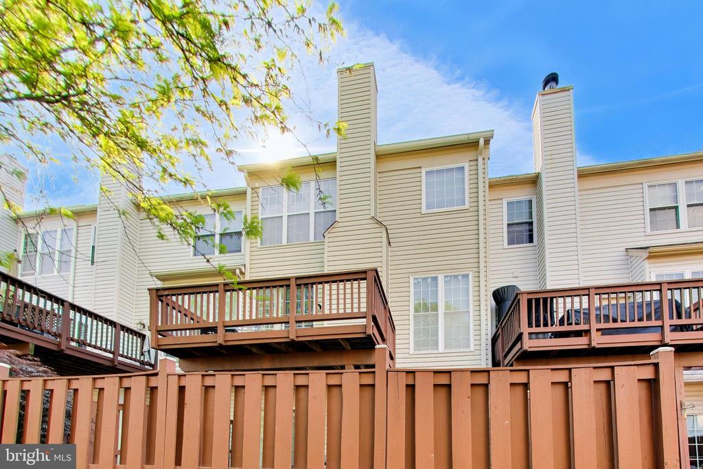 7516 LAMOYNE COURT
