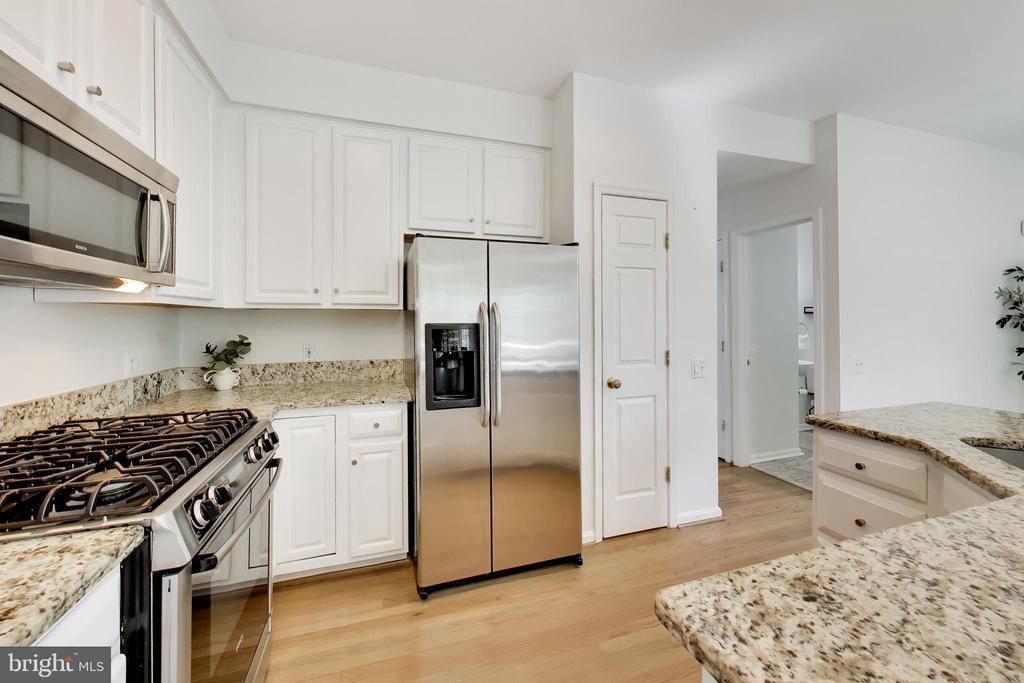 7516 LAMOYNE COURT