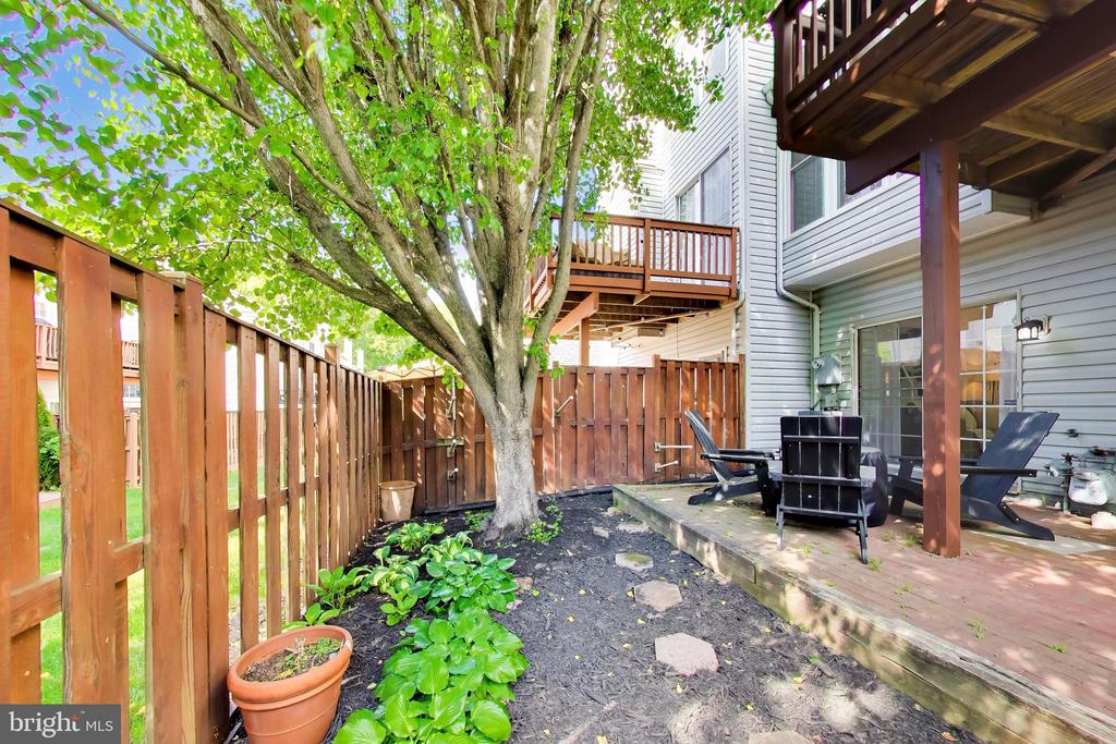 7516 LAMOYNE COURT