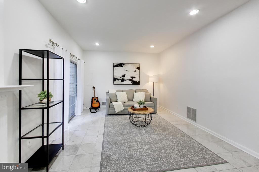 7516 LAMOYNE COURT