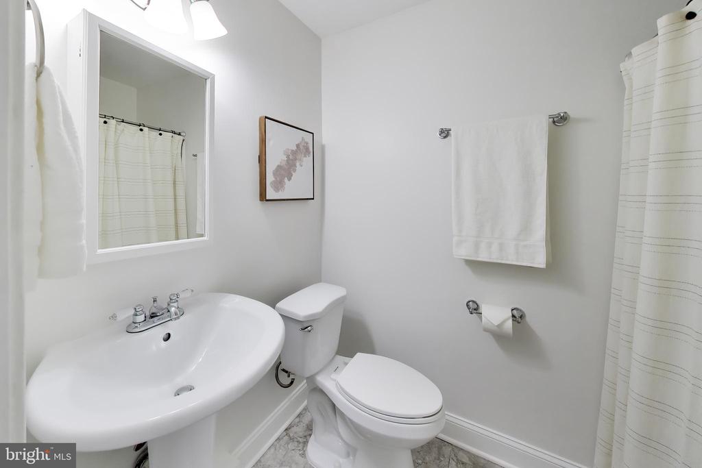 7516 LAMOYNE COURT