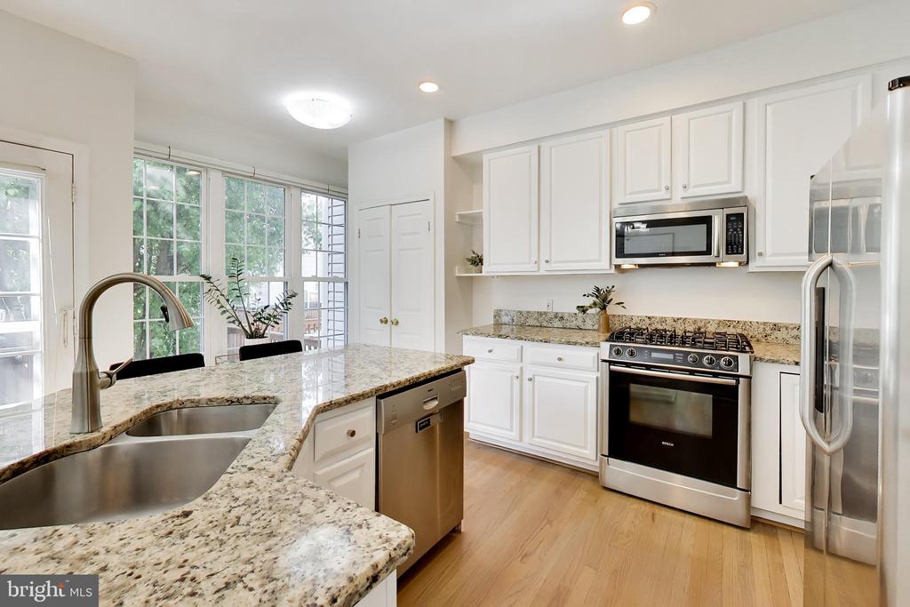 7516 LAMOYNE COURT
