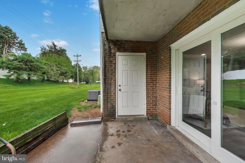 6153 STRASBURG DRIVE