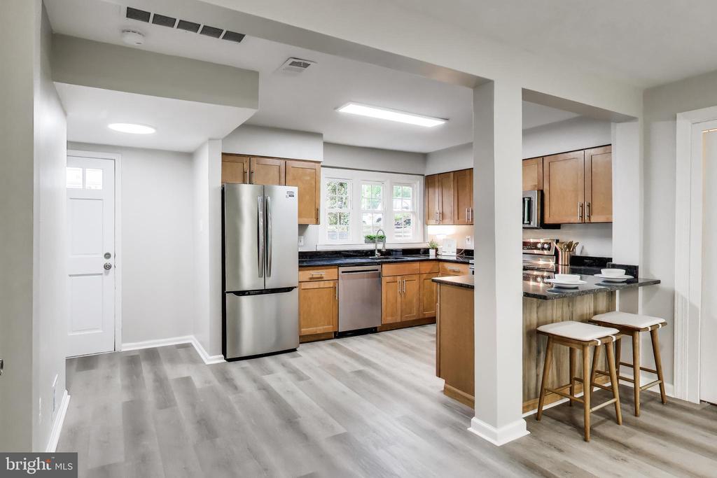 6153 STRASBURG DRIVE