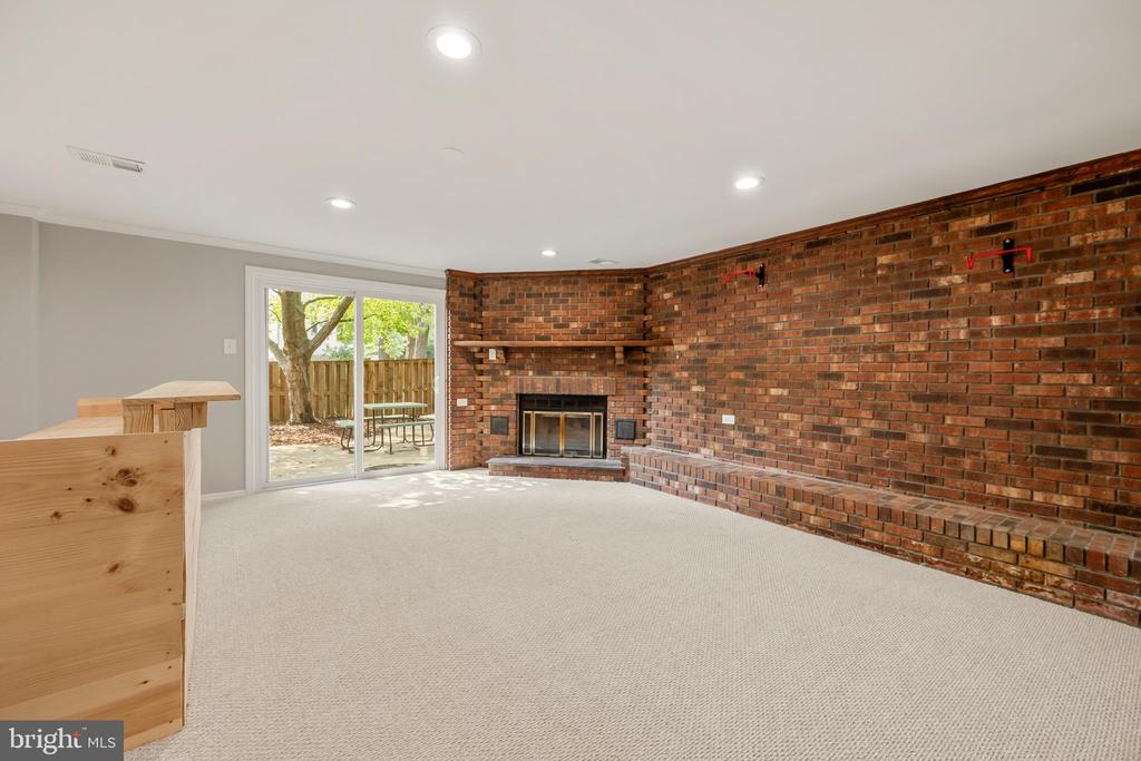 7400 MEADOWLEIGH WAY