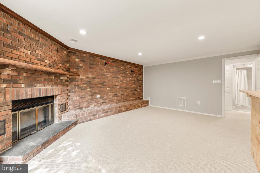 7400 MEADOWLEIGH WAY