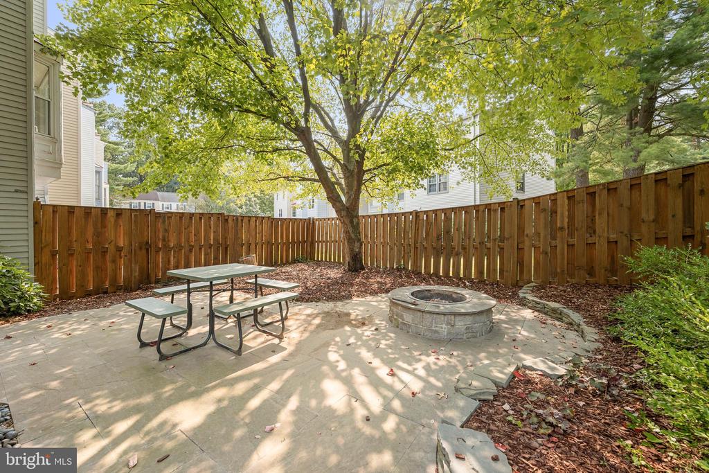 7400 MEADOWLEIGH WAY