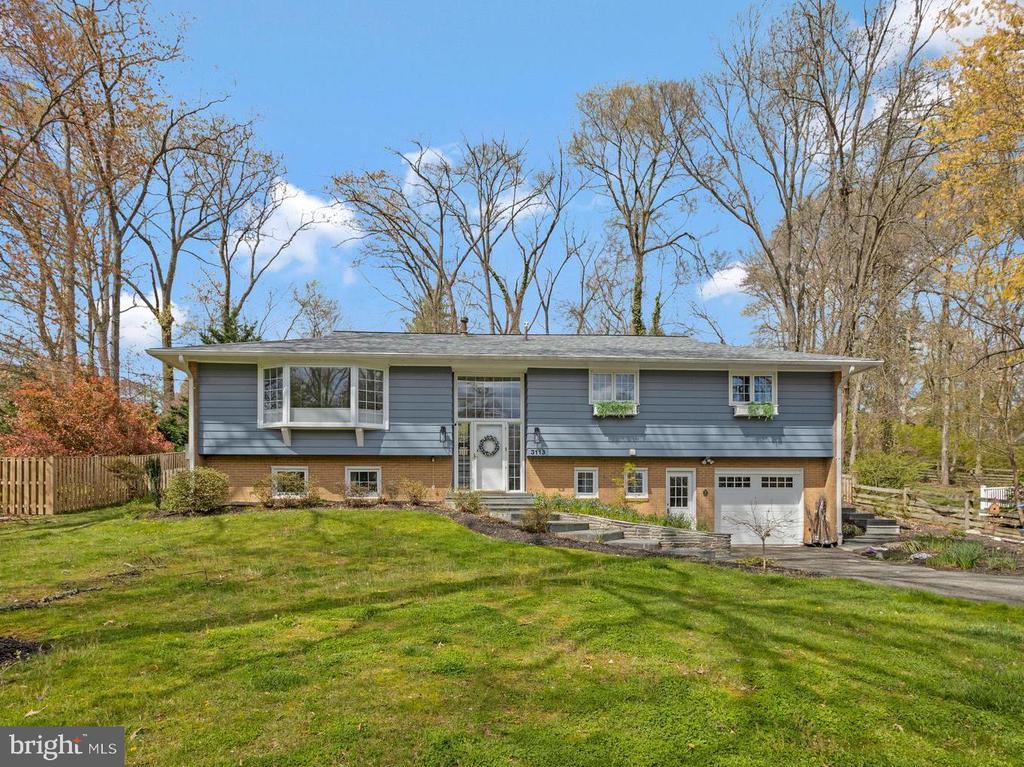 3113 WOODLAND LANE