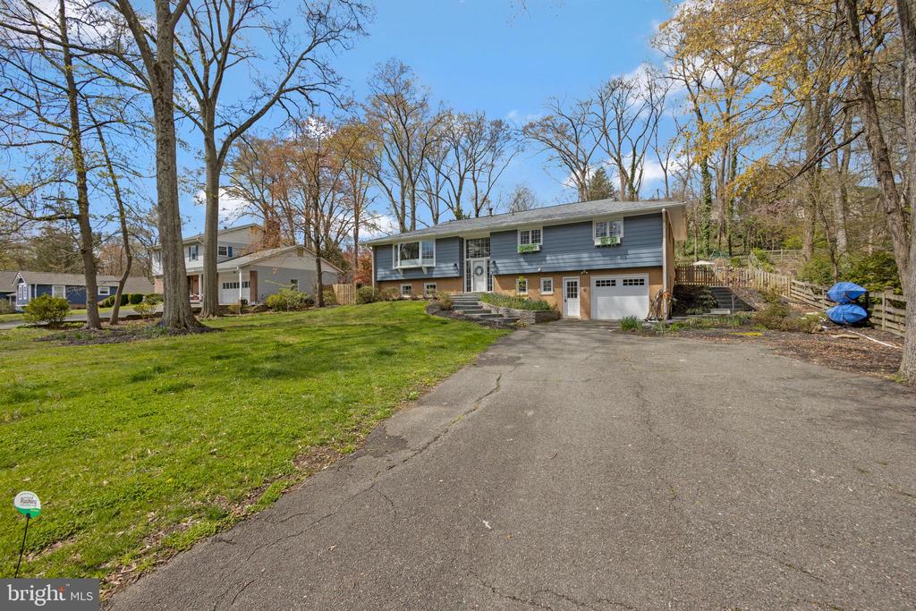 3113 WOODLAND LANE
