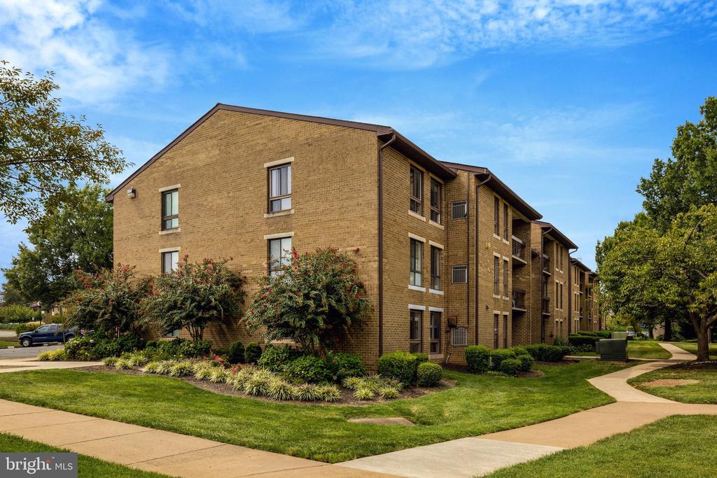 551 FLORIDA AVENUE Unit: T-3