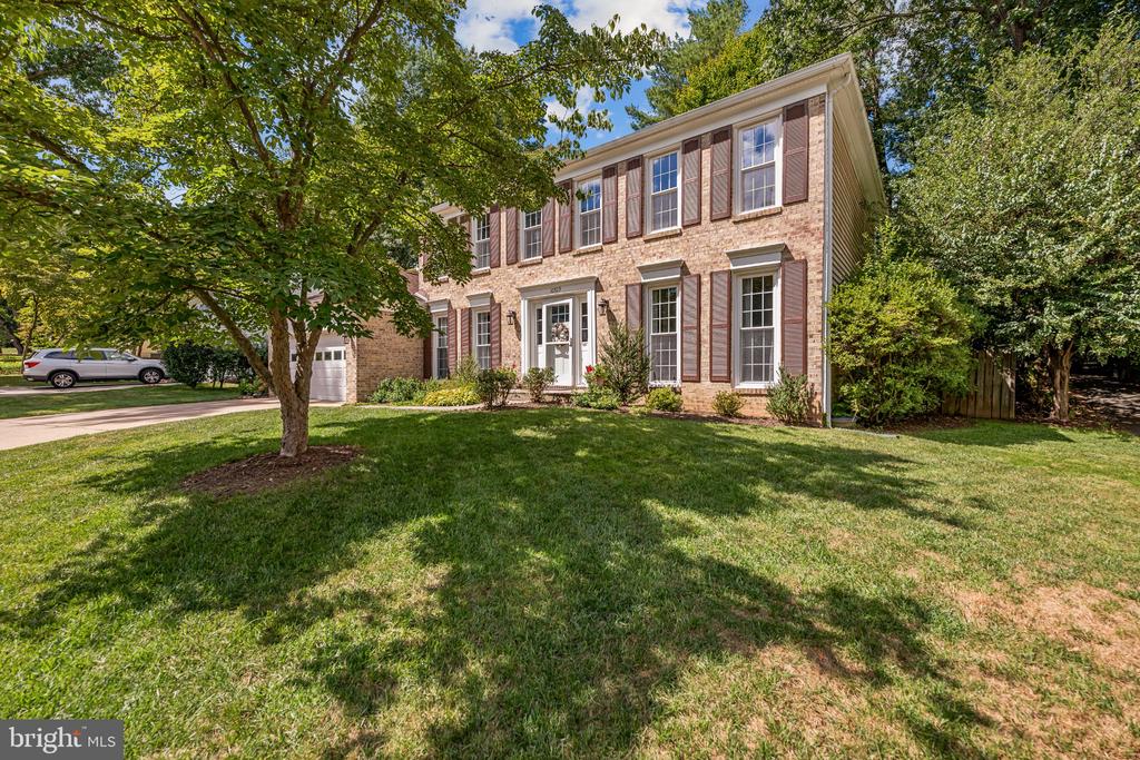 10729 SHINGLE OAK COURT