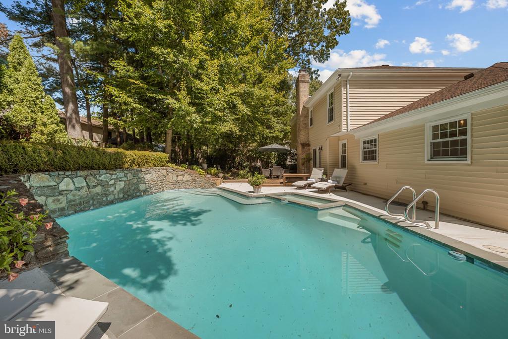 10729 SHINGLE OAK COURT