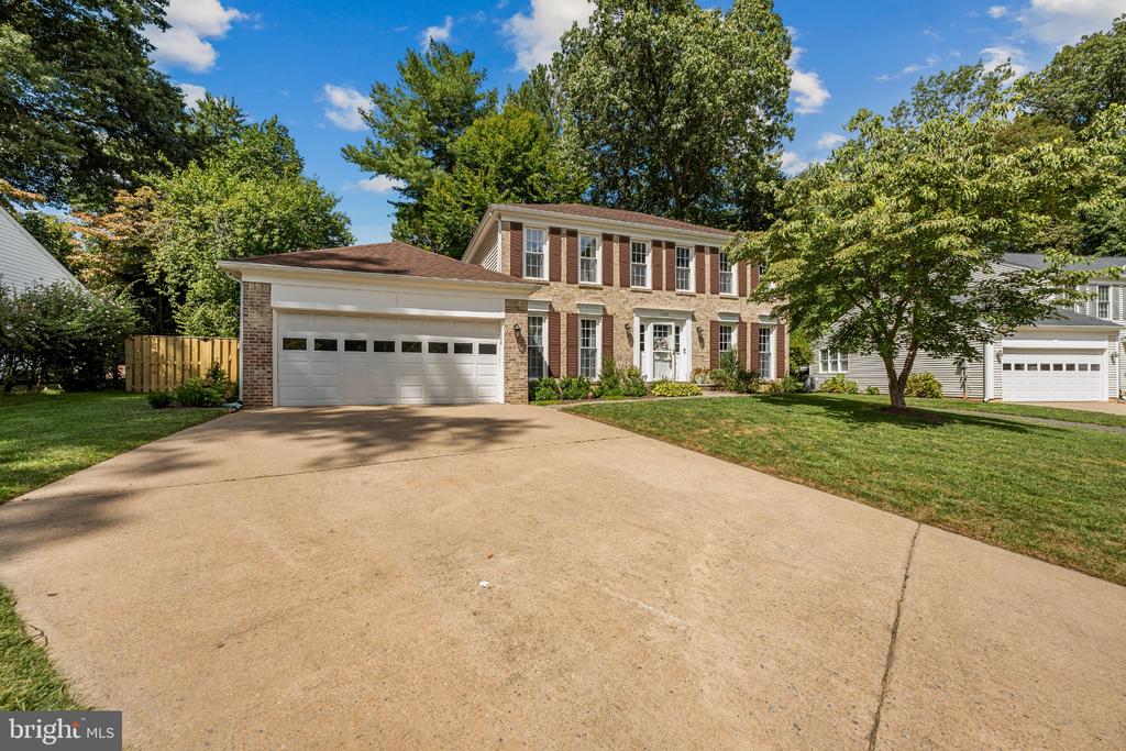 10729 SHINGLE OAK COURT