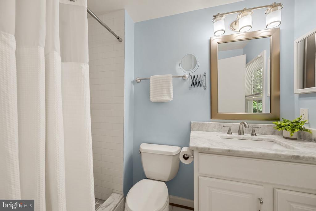 10729 SHINGLE OAK COURT