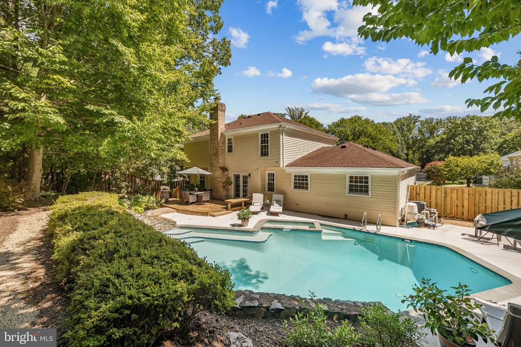 10729 SHINGLE OAK COURT