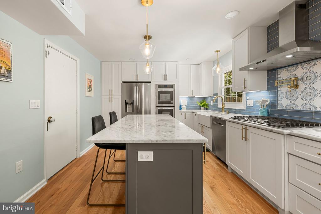 10729 SHINGLE OAK COURT