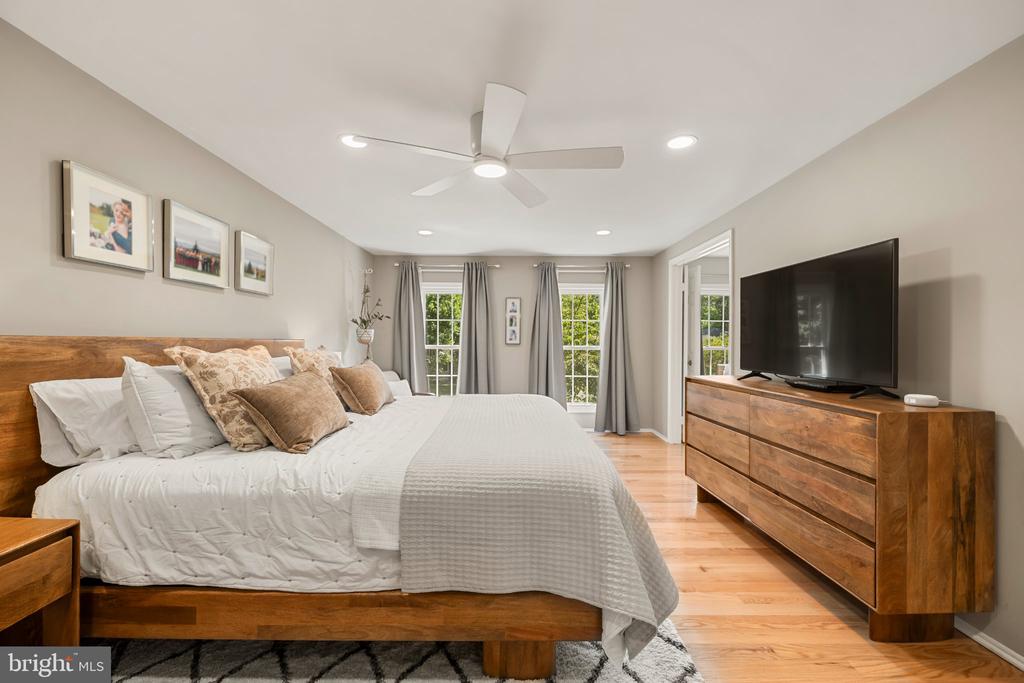 10729 SHINGLE OAK COURT