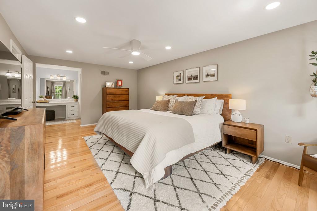 10729 SHINGLE OAK COURT