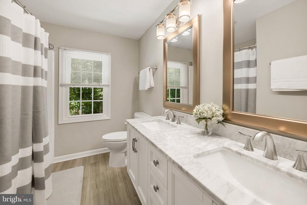 10729 SHINGLE OAK COURT