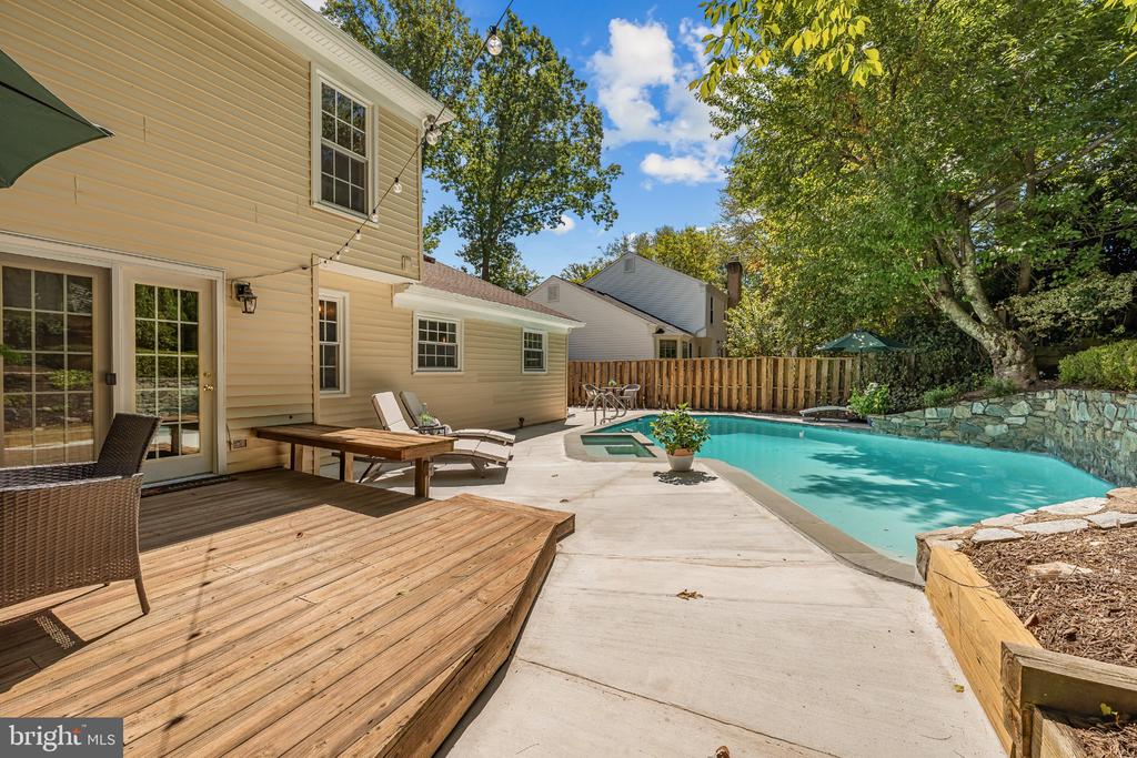 10729 SHINGLE OAK COURT