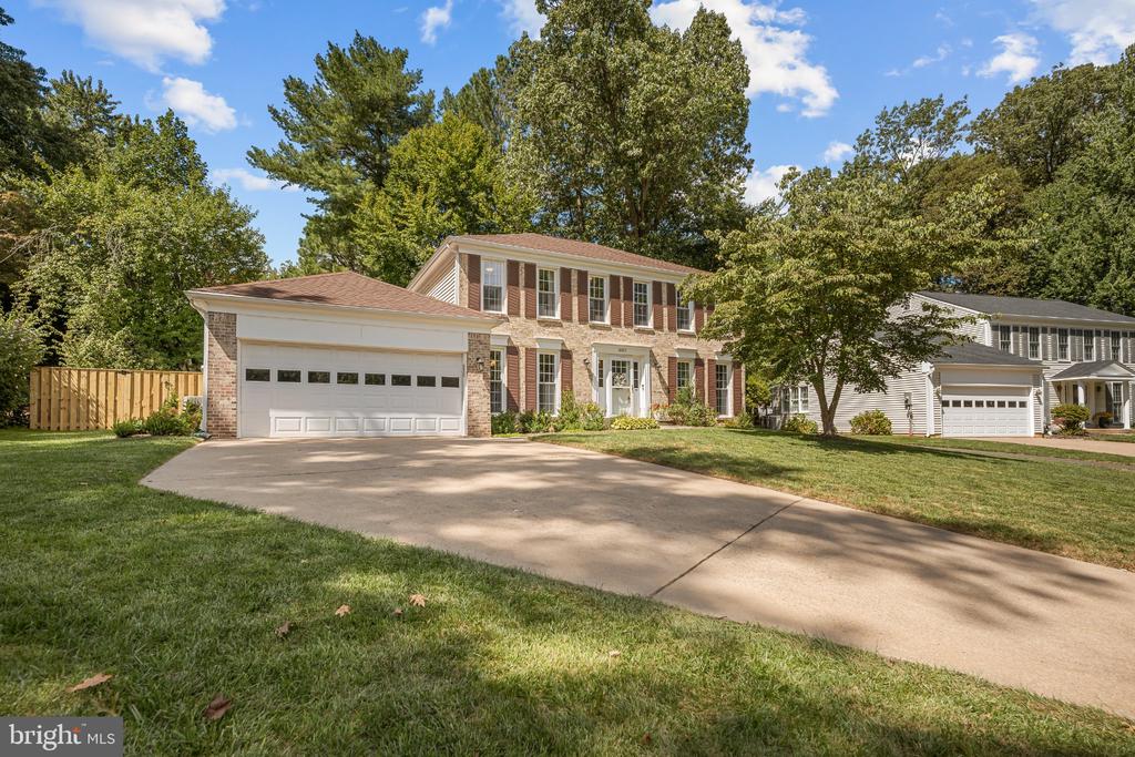10729 SHINGLE OAK COURT