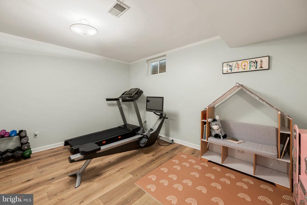 10729 SHINGLE OAK COURT