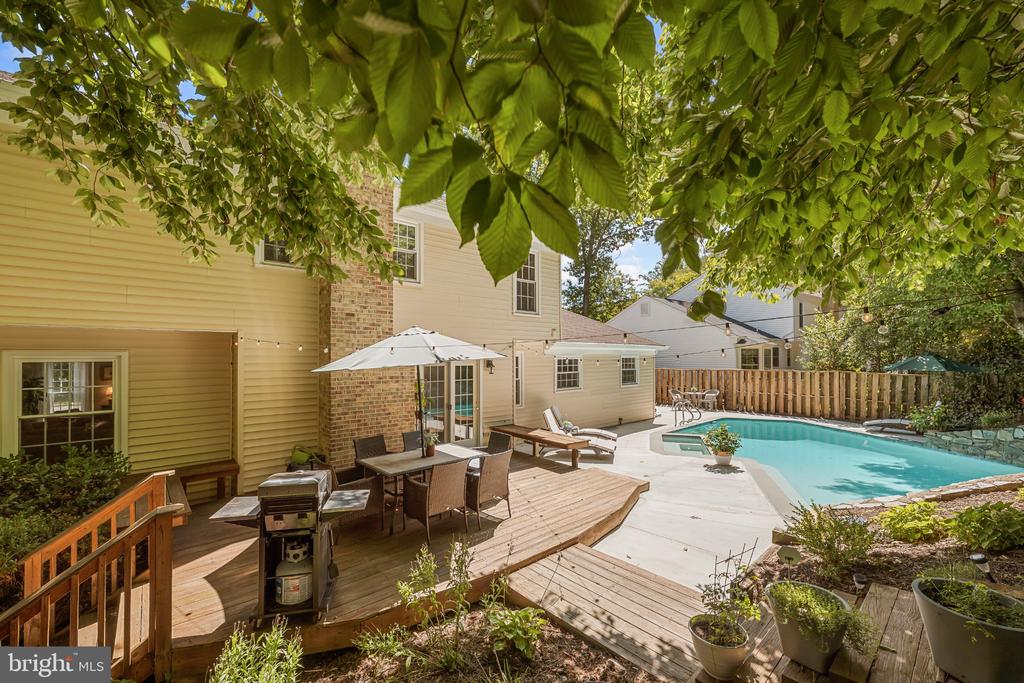 10729 SHINGLE OAK COURT