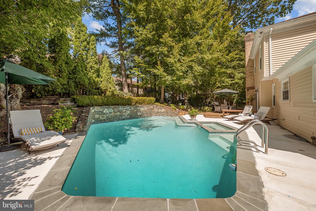 10729 SHINGLE OAK COURT