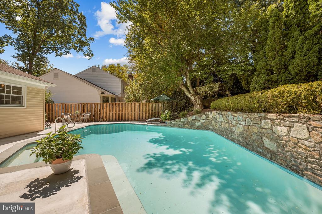 10729 SHINGLE OAK COURT